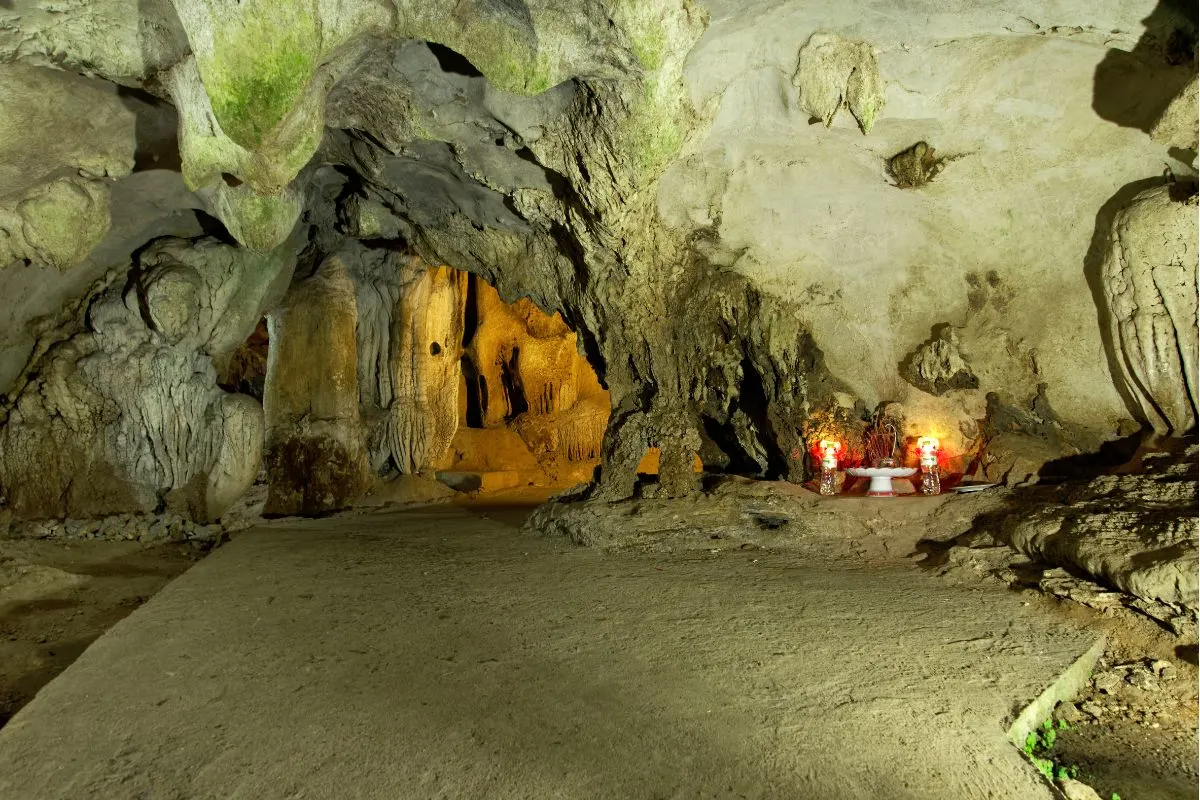 Trung Trang Cave stalactites stalagmites Cat Ba National Park Vietnam