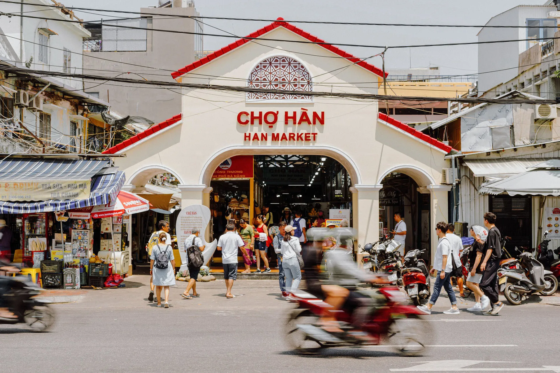 Han Market interior stalls Da Nang