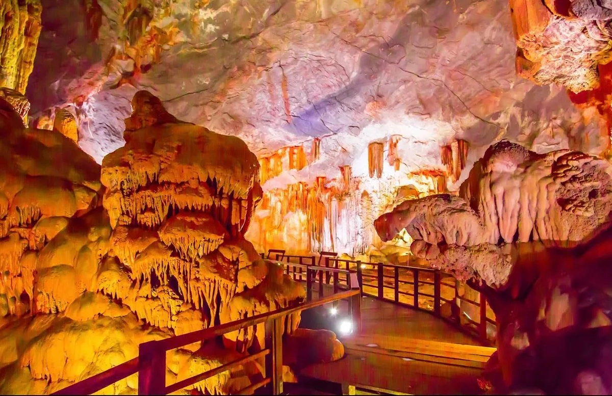 Rock formations in Thien Cung Cave Ha Long Bay