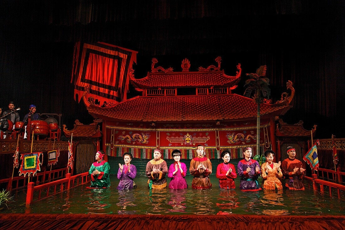 Water puppet performance at Thang Long Theatre Hanoi