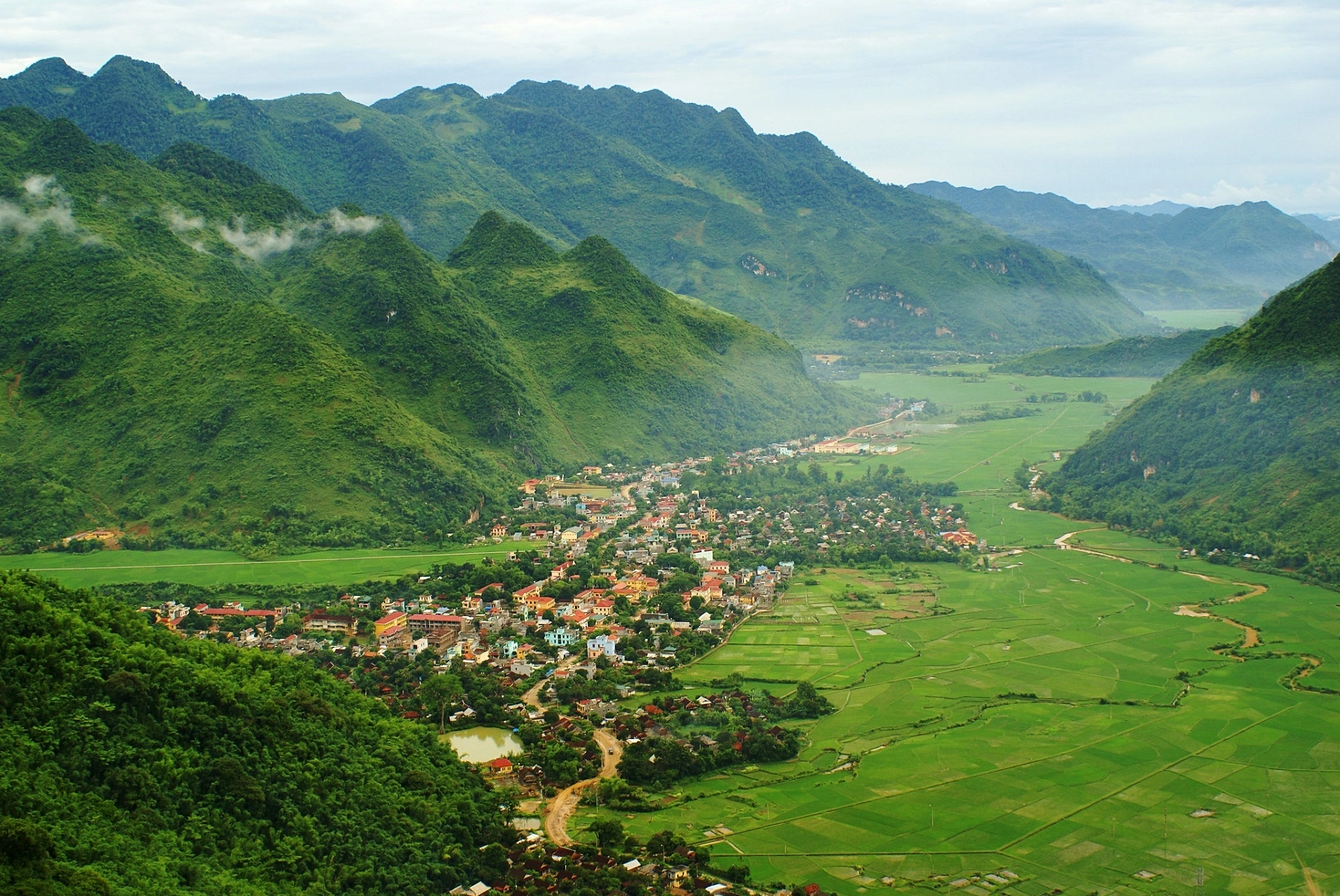 Mai Chau valley panoramic viewpoint rice paddies stilt houses sunrise Vietnam