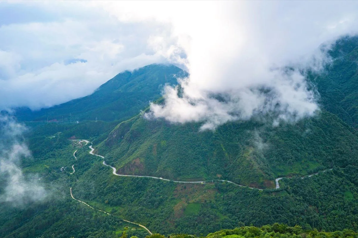 Tram Ton Pass Vietnam's highest road pass with mountain views and clouds