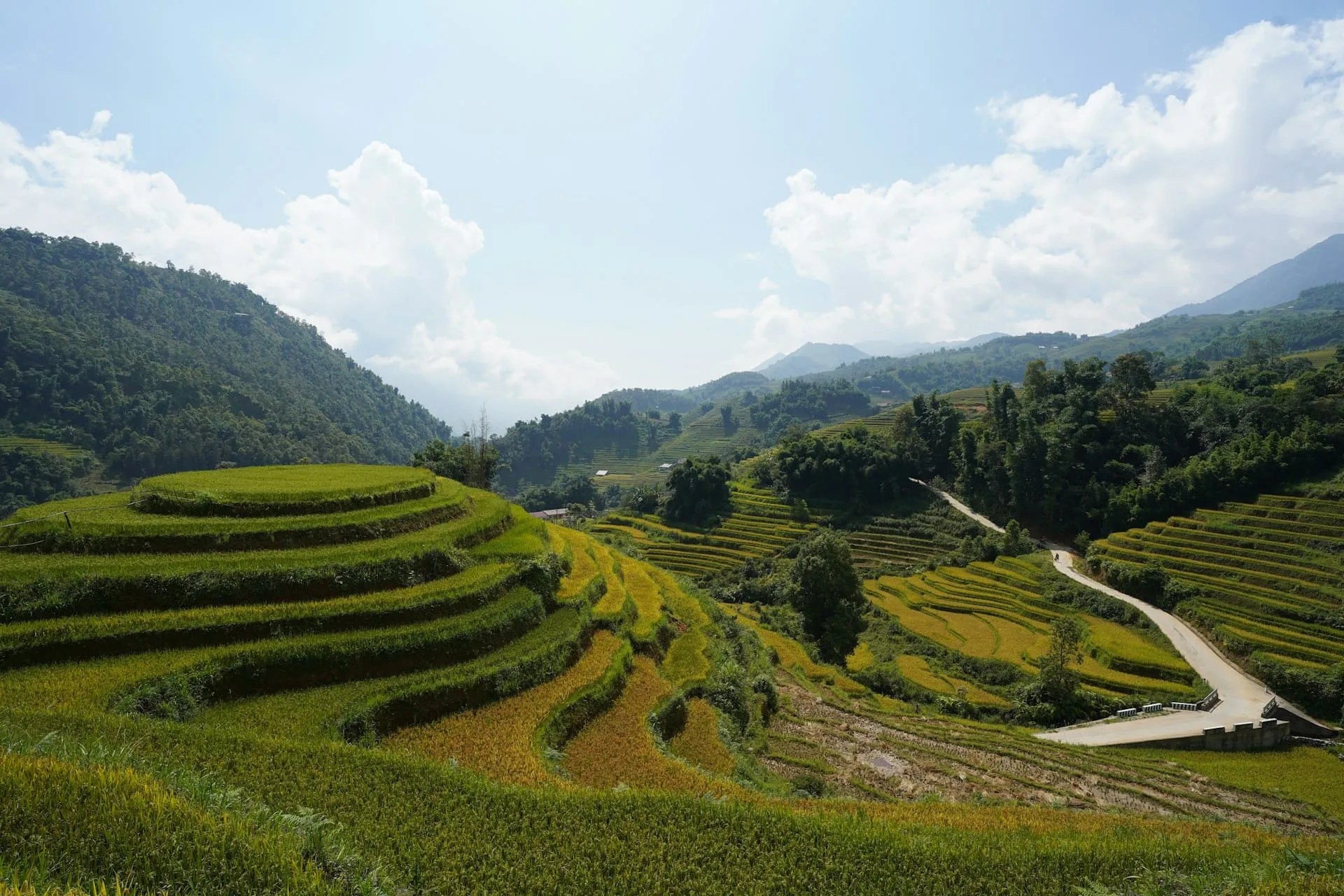 Y Linh Ho Hmong village trekking trail starting point Sapa Vietnam