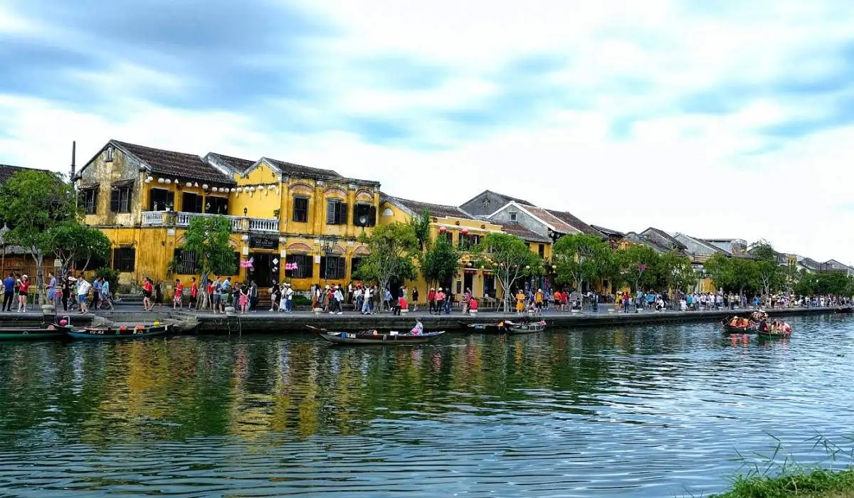 Hoi An riverside