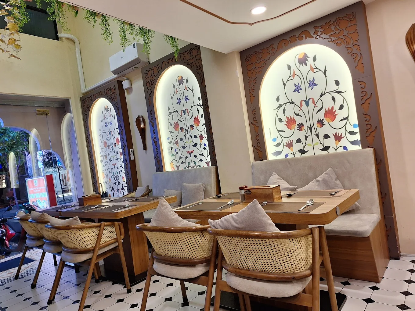 Tanishq Indian Vegetarian Restaurant – Ho Chi Minh