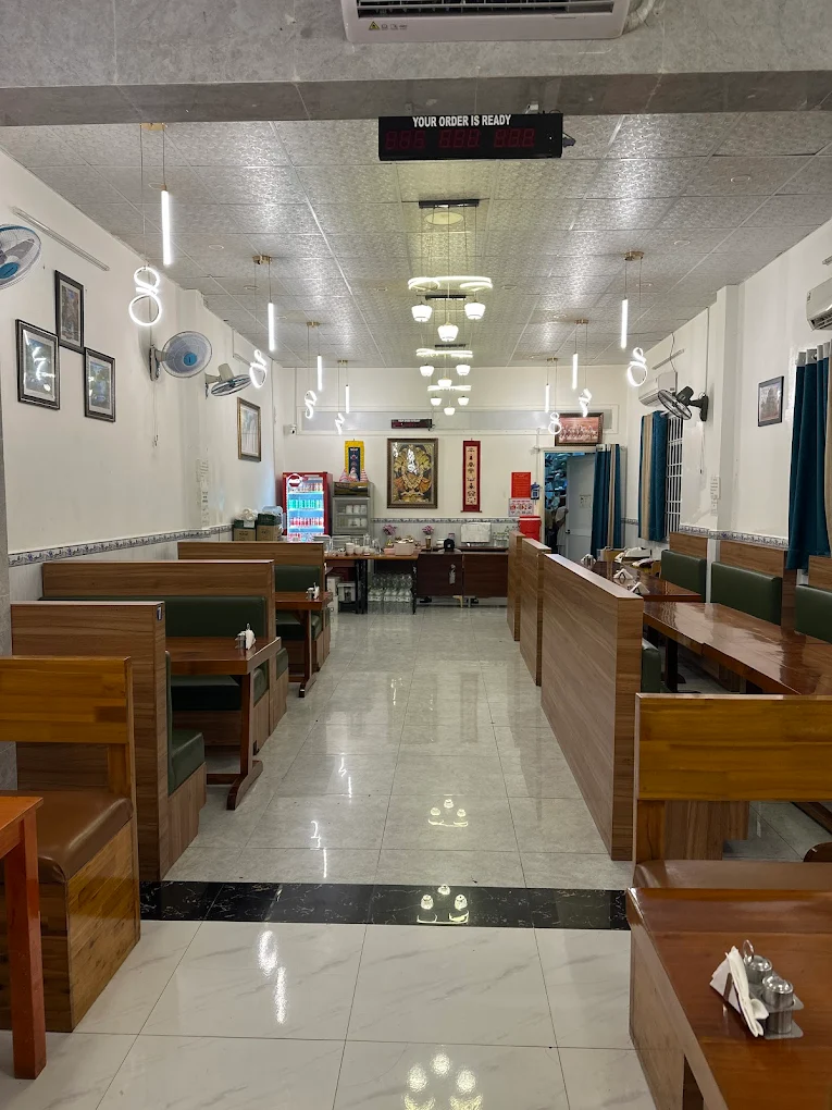 Maharaja Lounge - Authentic Indian 100% Veg Restaurant