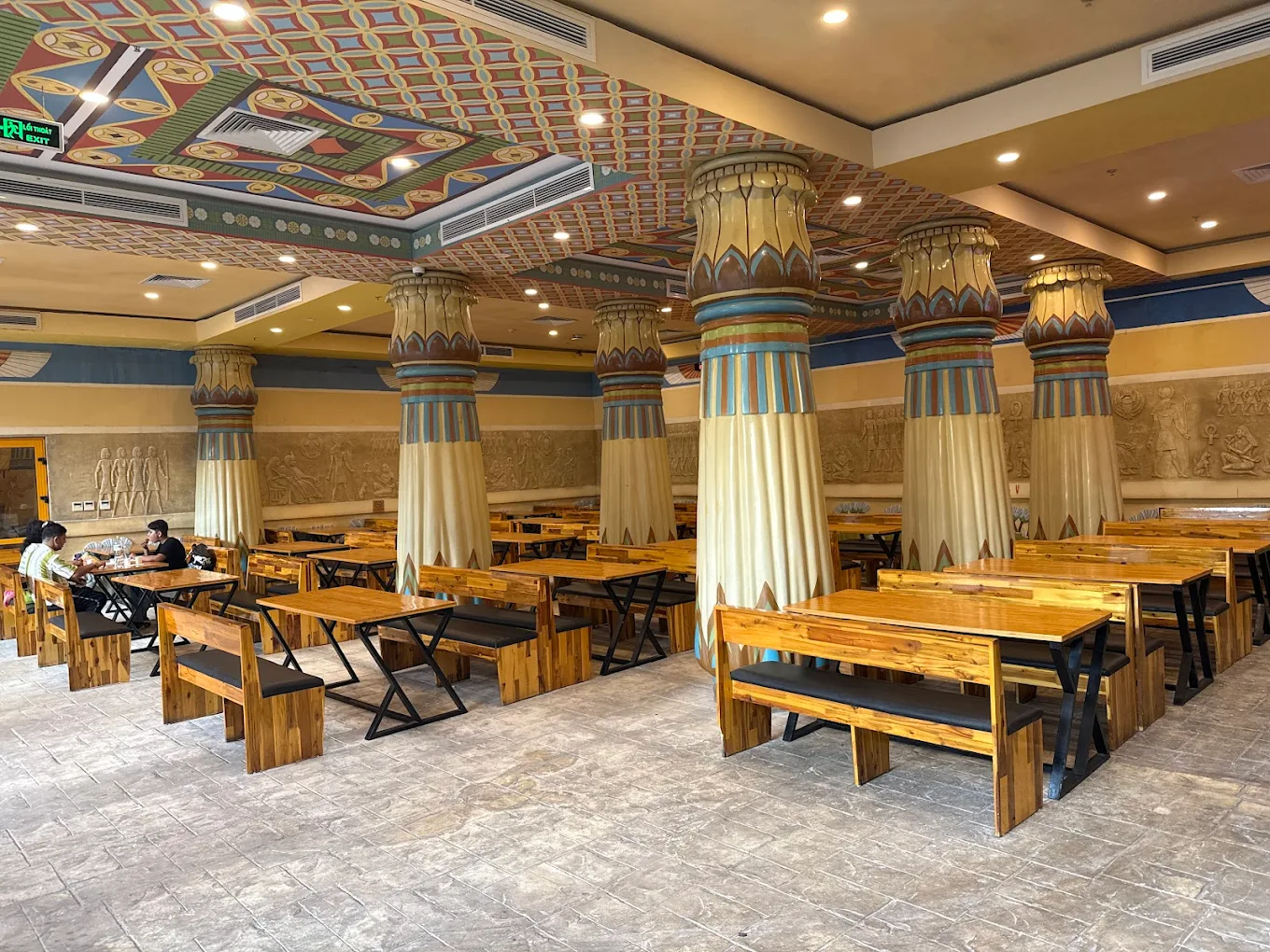 Maharaja Lounge - Authentic Indian 100% Veg Restaurant (Vinwonder)