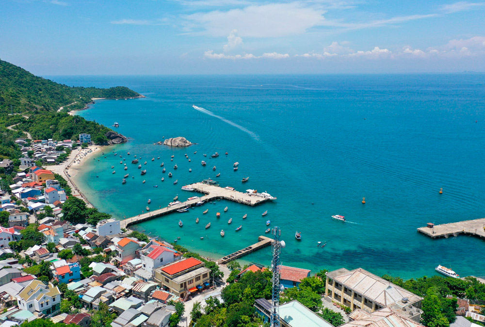 Cham Islands snorkeling clear blue water